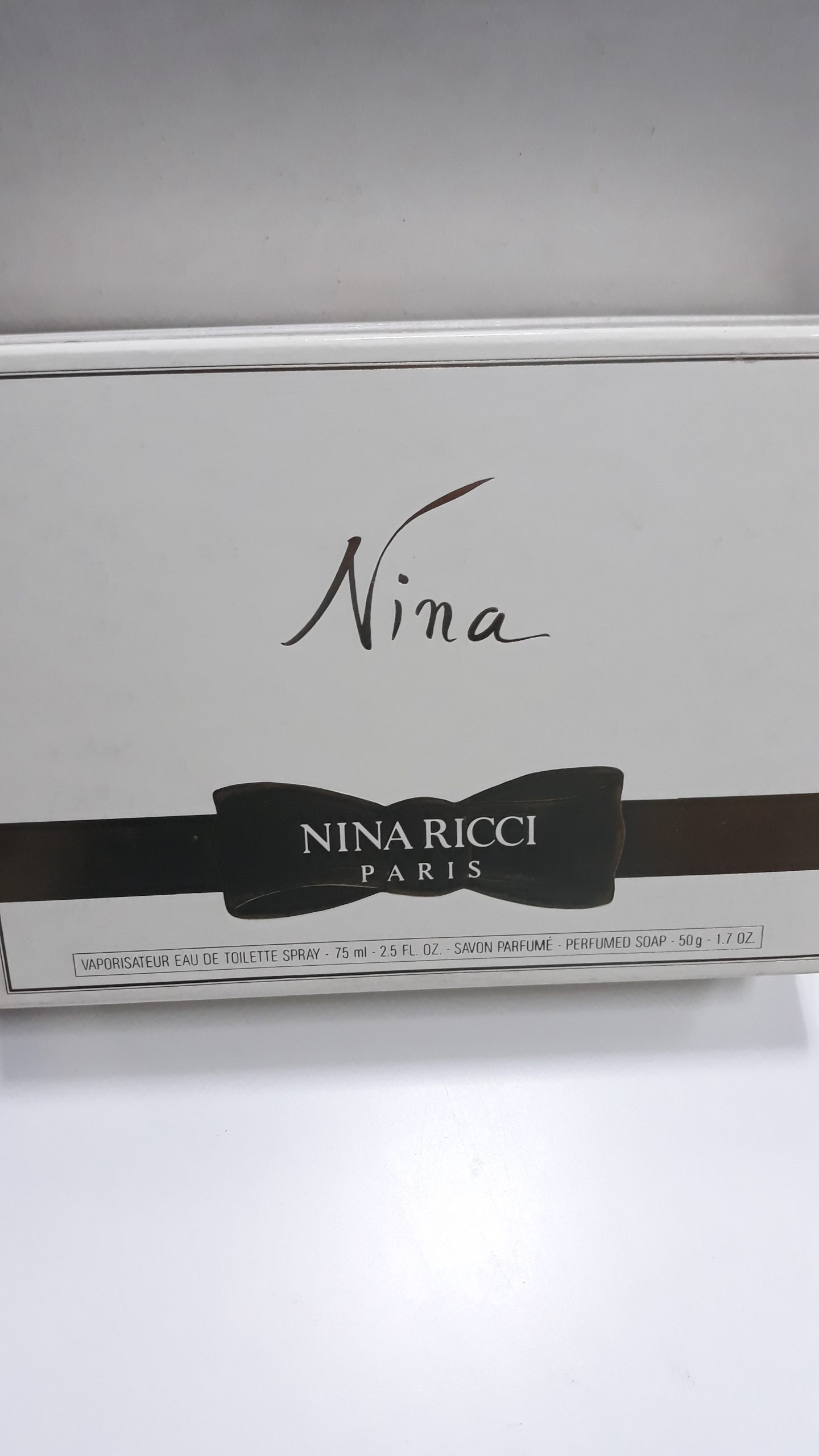 NINA di NINA RICCI PRIMA EDIZIONE CONFEZIONE REGALO EAU DE TOILETTE 75 ML+SAPONE 50g - immagine 2
