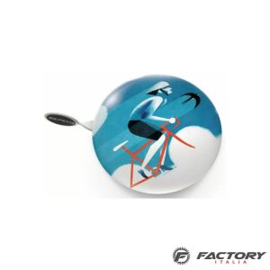 Campanello dolcevita sfida tra le nuvole