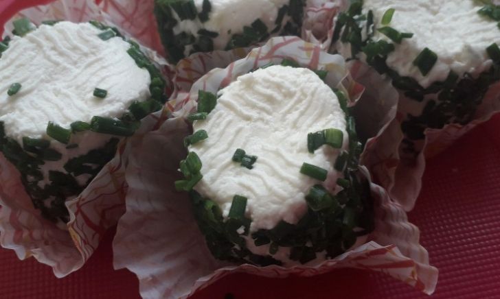 Caprino pasticcino con erba cipollina - immagine 2